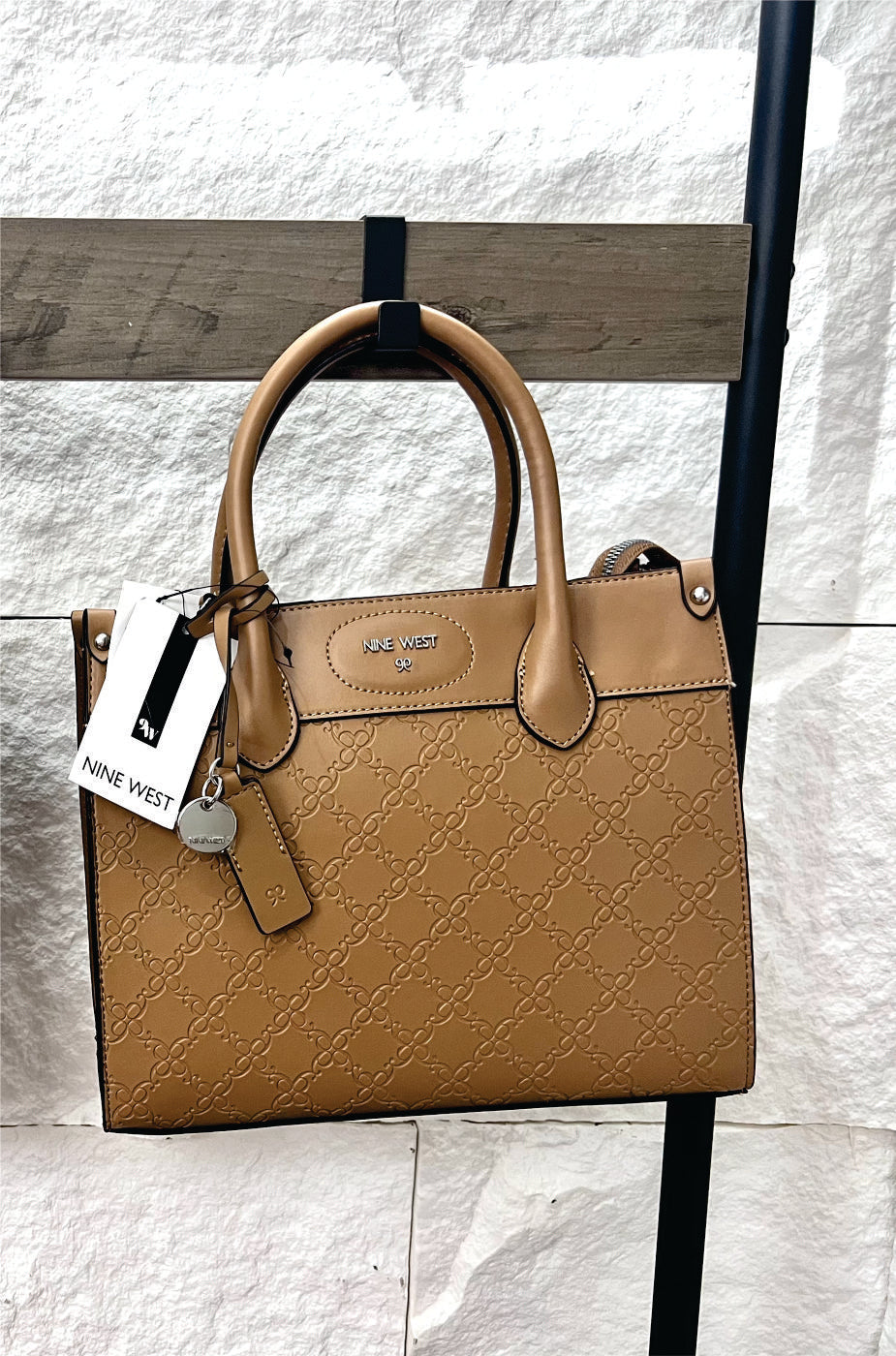 Bolso Tote Mediano NINE WEST color Camel